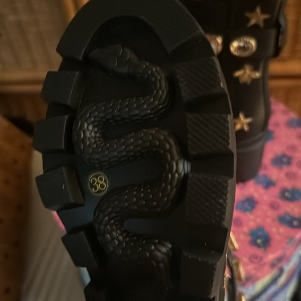 Nice pair of black non branded boots ankle. Size 8 fits like 7.5. New condition - Picture 4 of 4